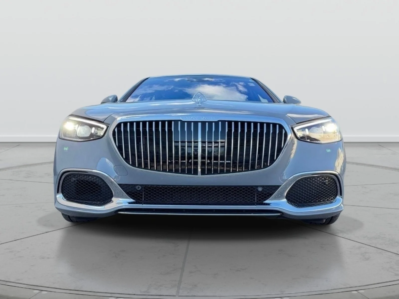 Used 2022 Gray Mercedes-Benz Maybach S 580 image 4