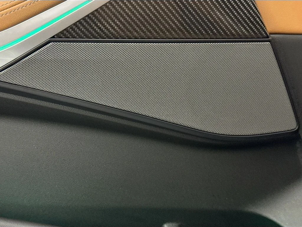 Used 2024 Green BMW M60i image 18