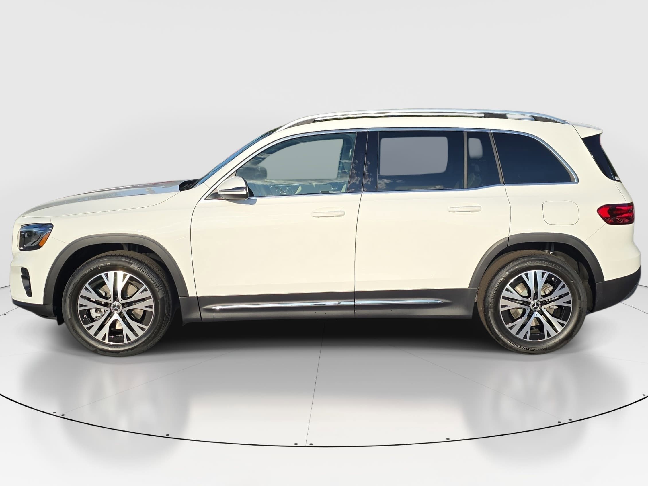 New 2026 Polar White Mercedes-Benz GLB250 image 8