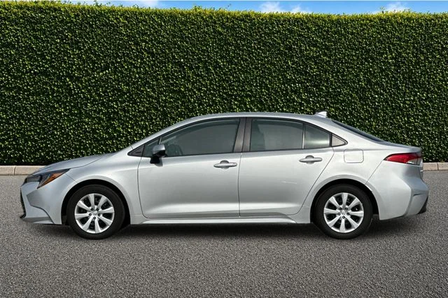 2025 Toyota Corolla LE - Photo 7
