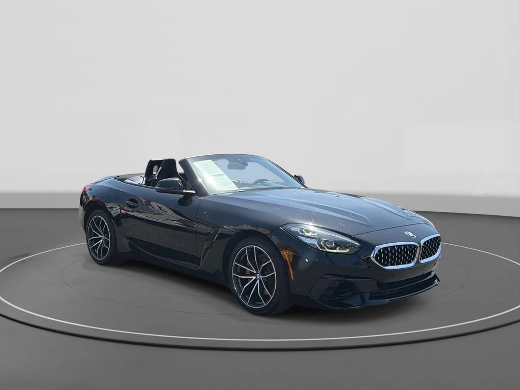Used 2020 Black Sapphire Metallic BMW sDrive30i image 4