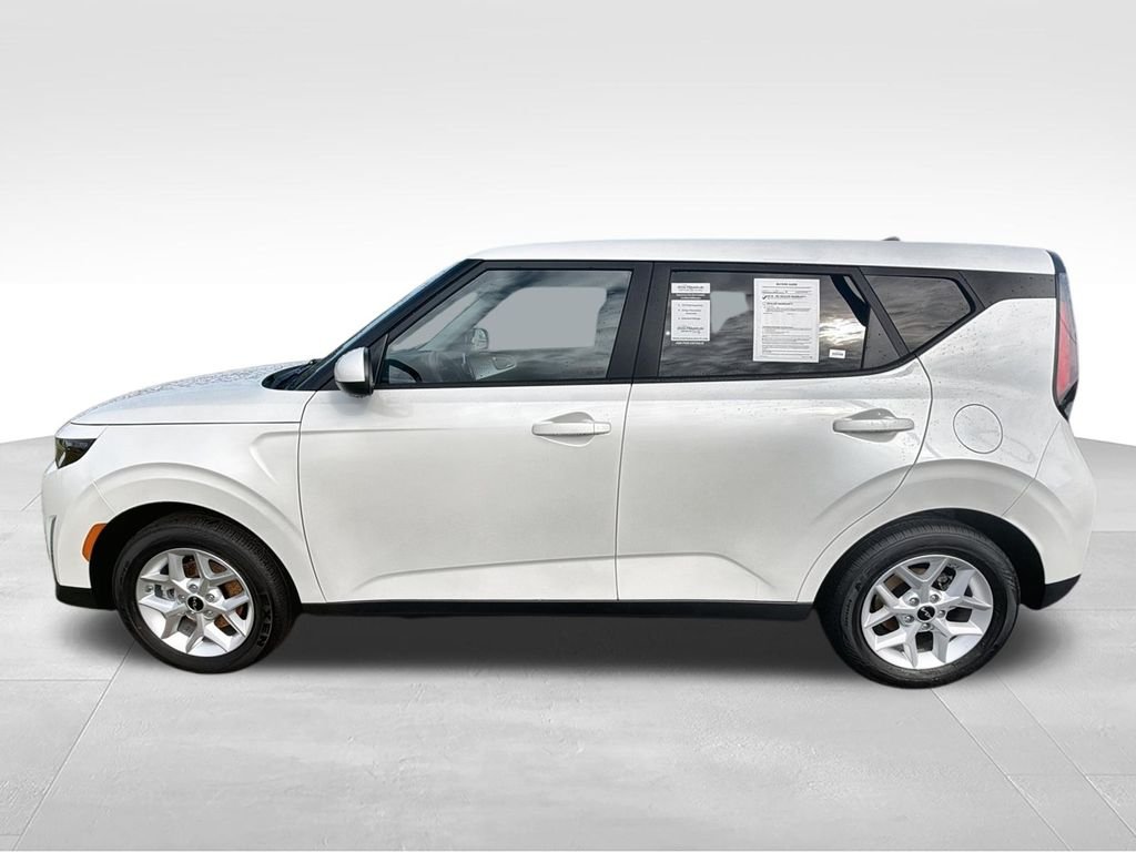 Used 2025 White Kia LX image 6
