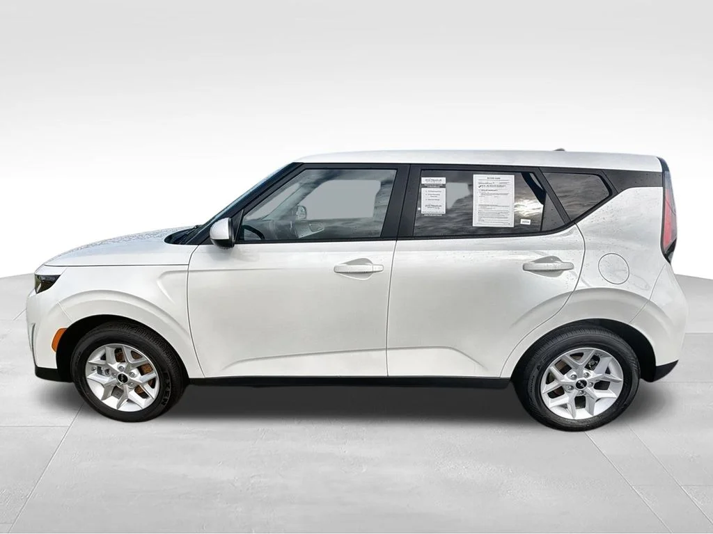 Used 2025 White Kia LX image 6