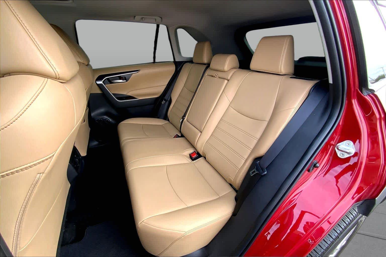 Used 2025 Ruby Flare Pearl Toyota XLE Premium image 21