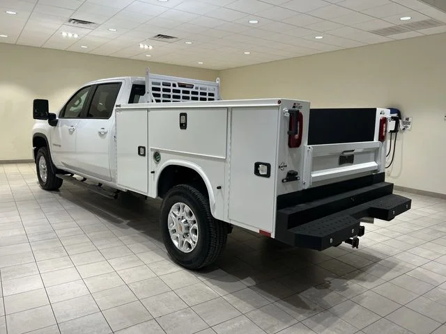 Used 2025 Summit White Chevrolet LT image 3