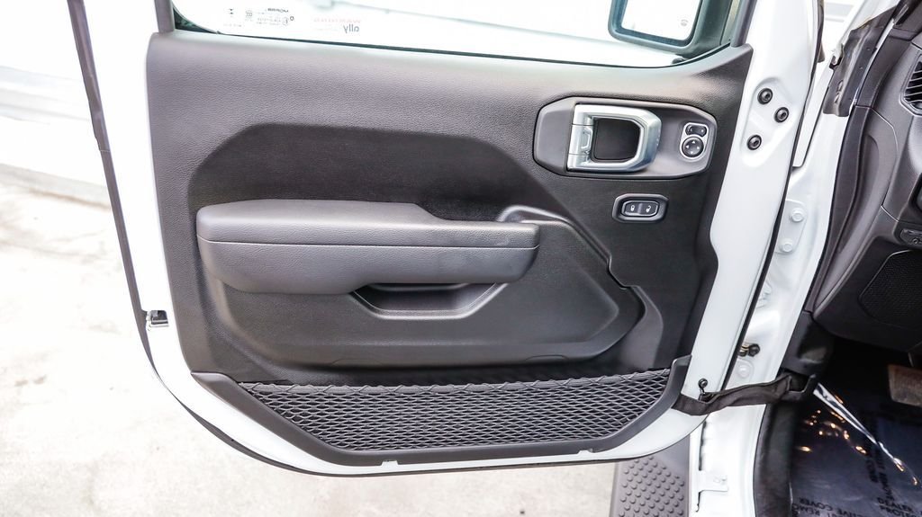 Used 2025 Bright White Clearcoat Jeep Sport S image 25