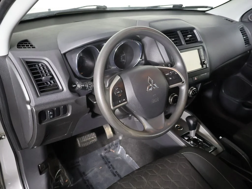 Used 2023 Silver Mitsubishi 2.0 ES image 21