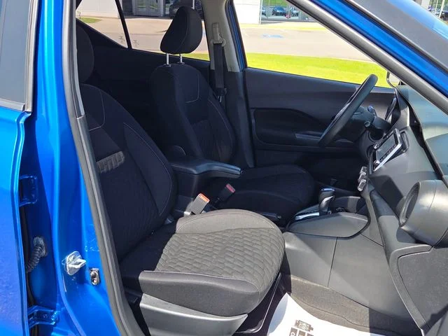 Used 2021 Blue Nissan S image 15