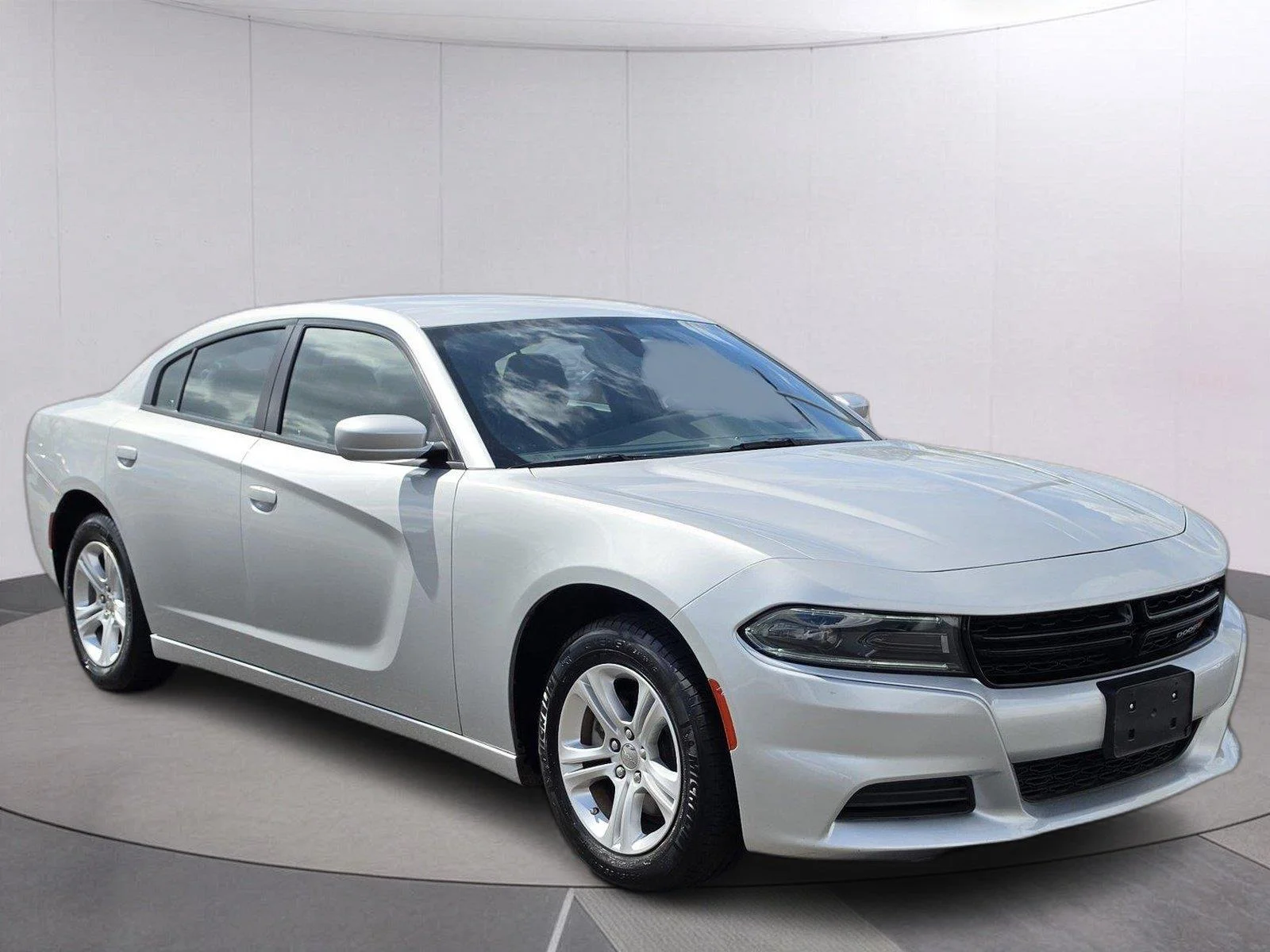 Used 2022 Triple Nickel Clearcoat Dodge SXT image 7