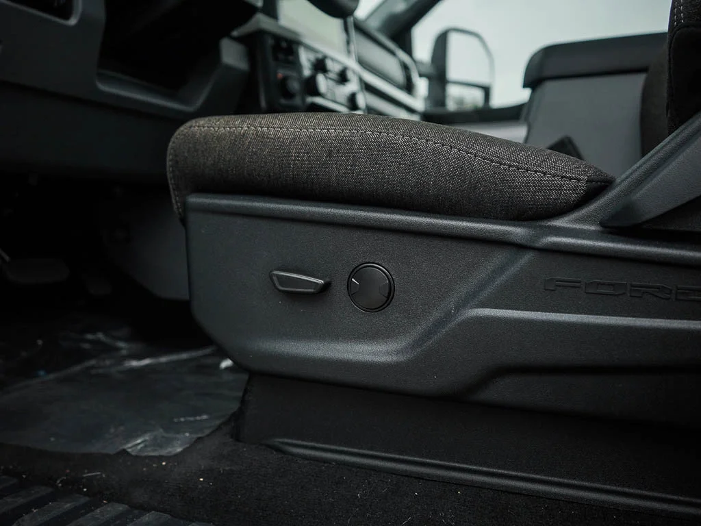 New 2027 Oxford White Ford F-350® XLT image 21