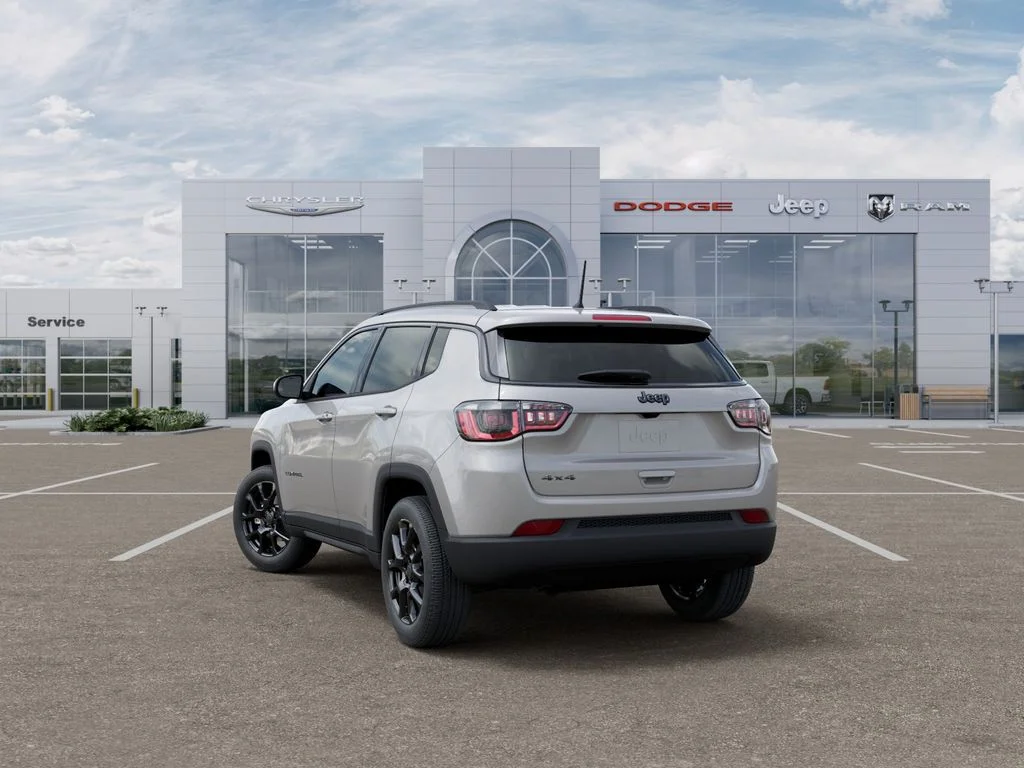 New 2026 Silver Zynith Metallic Clearcoat Jeep Latitude image 3