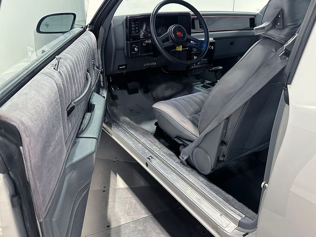 Used 1987 Gray Chevrolet  image 52