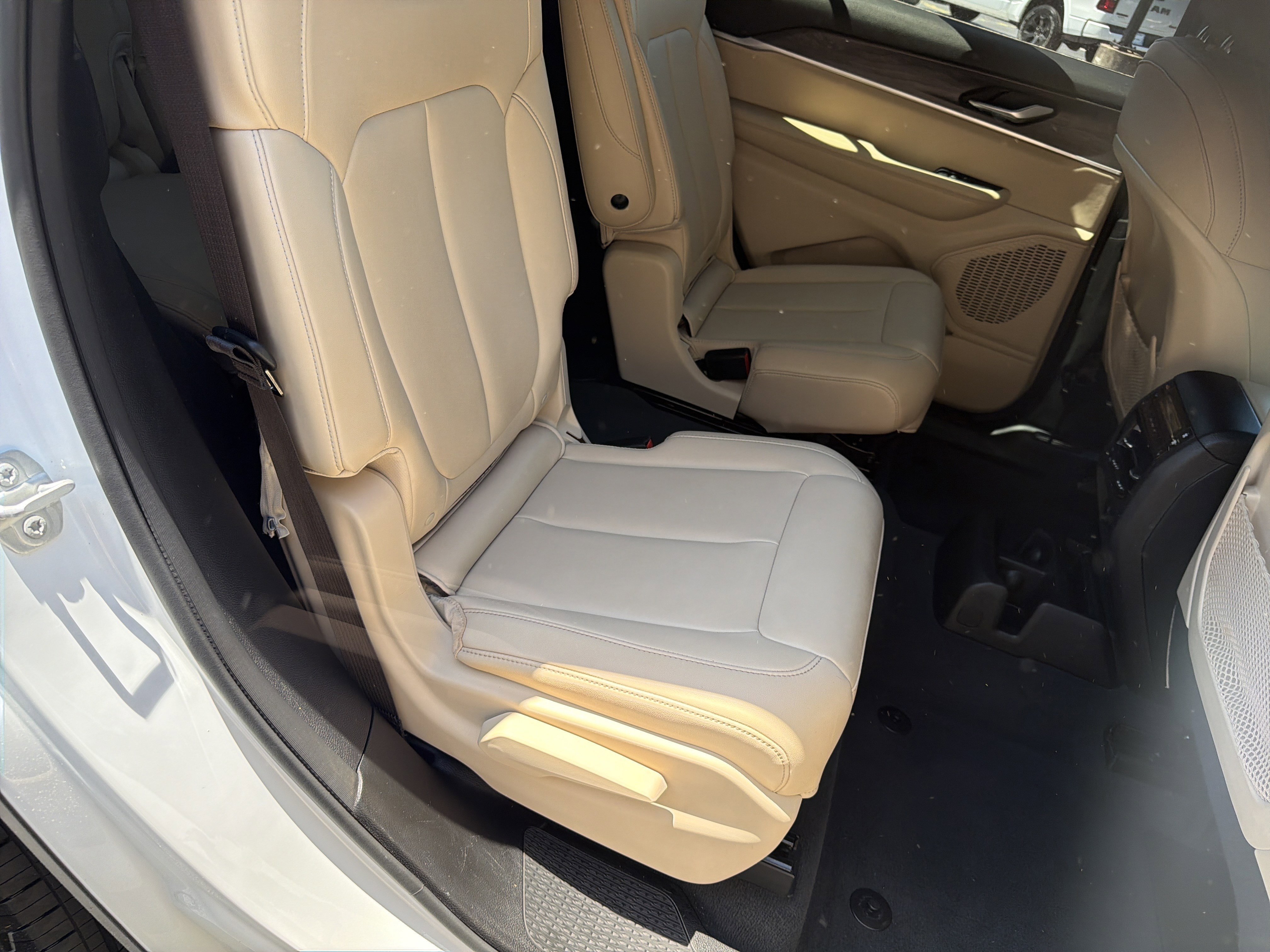 Used 2023 Bright White Clearcoat Jeep Limited image 21