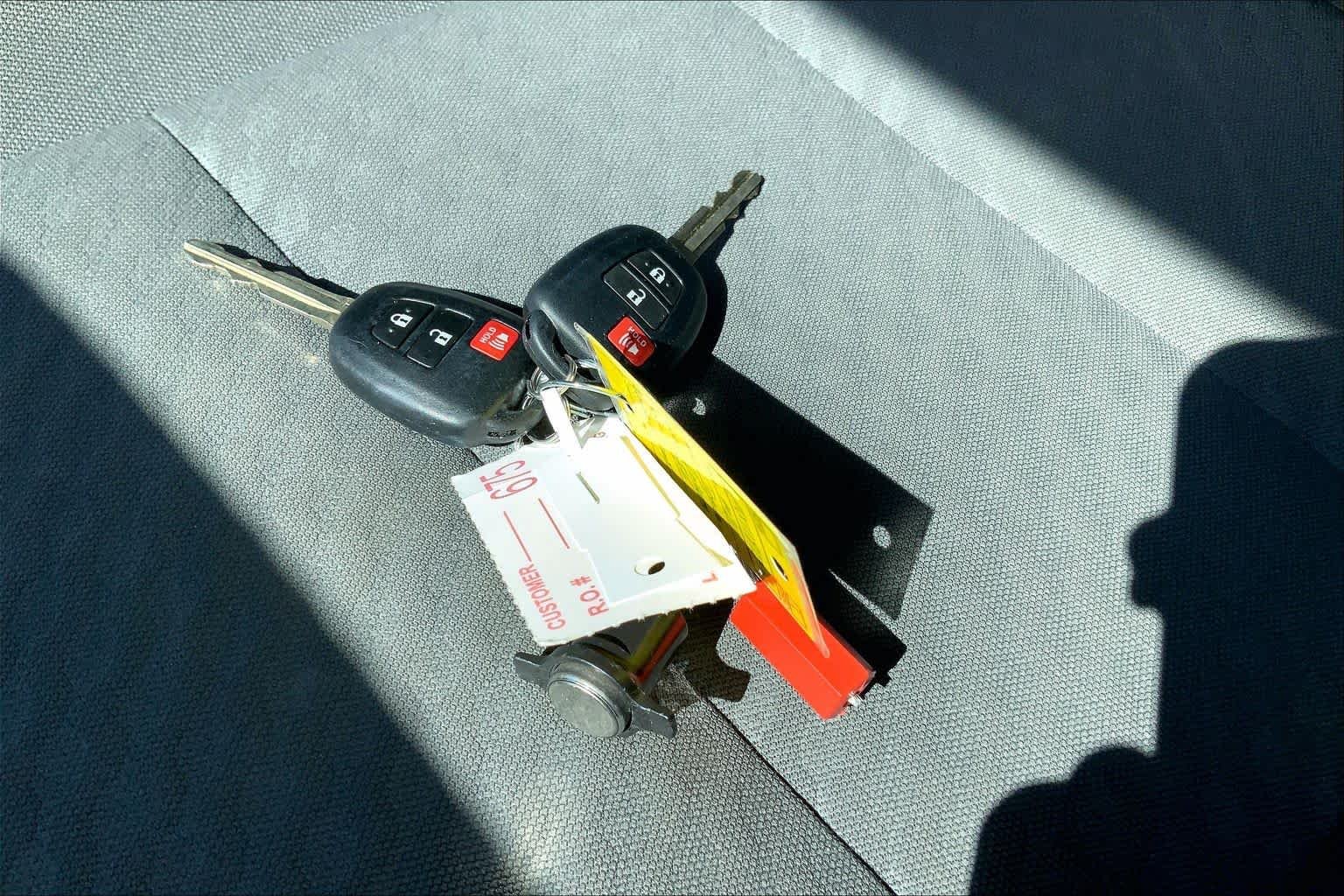 Used 2021 Cement Toyota SR5 image 13