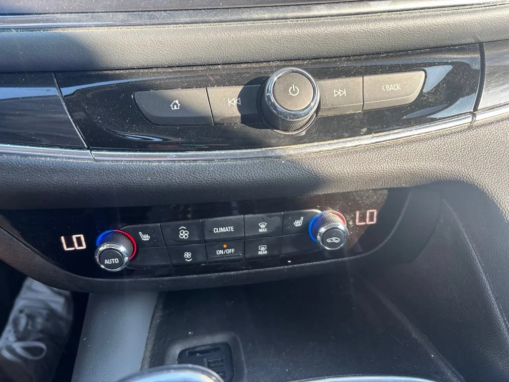 Used 2020 Includes Spectra Gray lower exterior accent color.) Buick Essence image 11