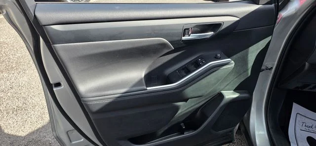 Used 2022 Silver Toyota XLE image 13