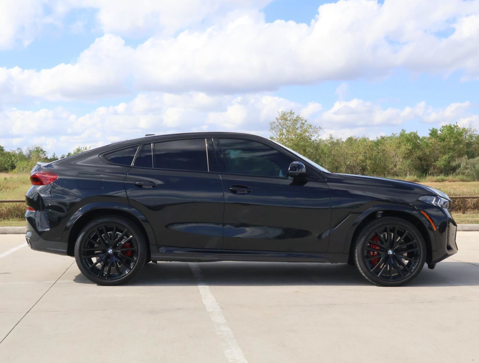 Used 2025 Black Sapphire Metallic BMW M60i image 5