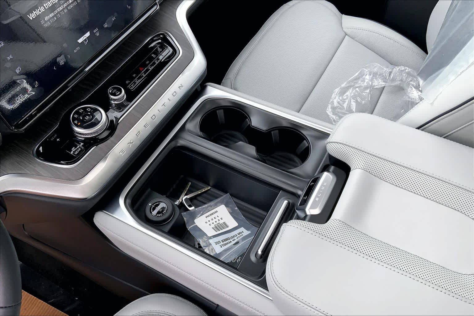 New 2026 Star White Metallic Tri-Coat Ford MAX Platinum® image 5