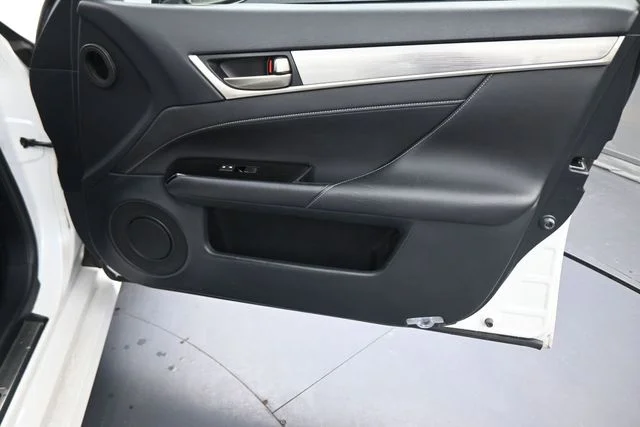 Used 2013 White Lexus 350 image 13