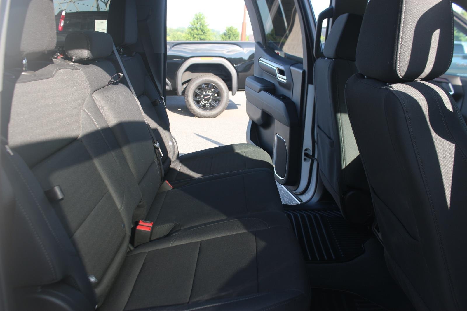Used 2024 Summit White GMC Elevation image 35