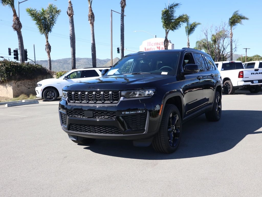 New 2026 Diamond Black Crystal Pearl-Coat Exterior Paint Jeep Limited image 7