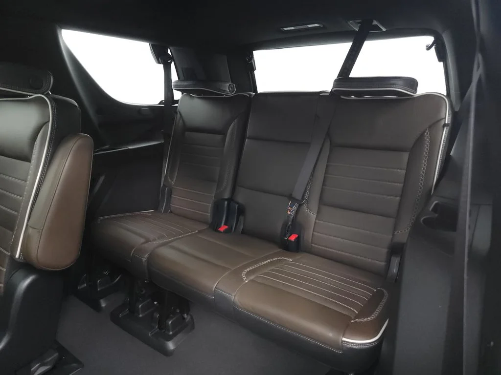 Used 2025 White Frost GMC Denali Ultimate image 27
