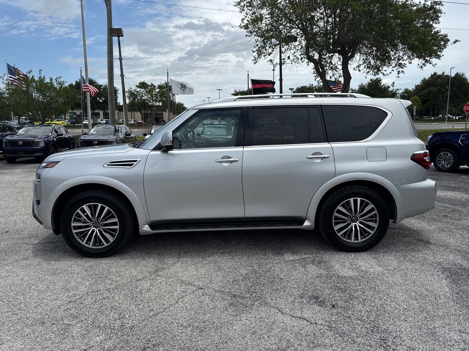 Used 2024 Silver Nissan SL image 17