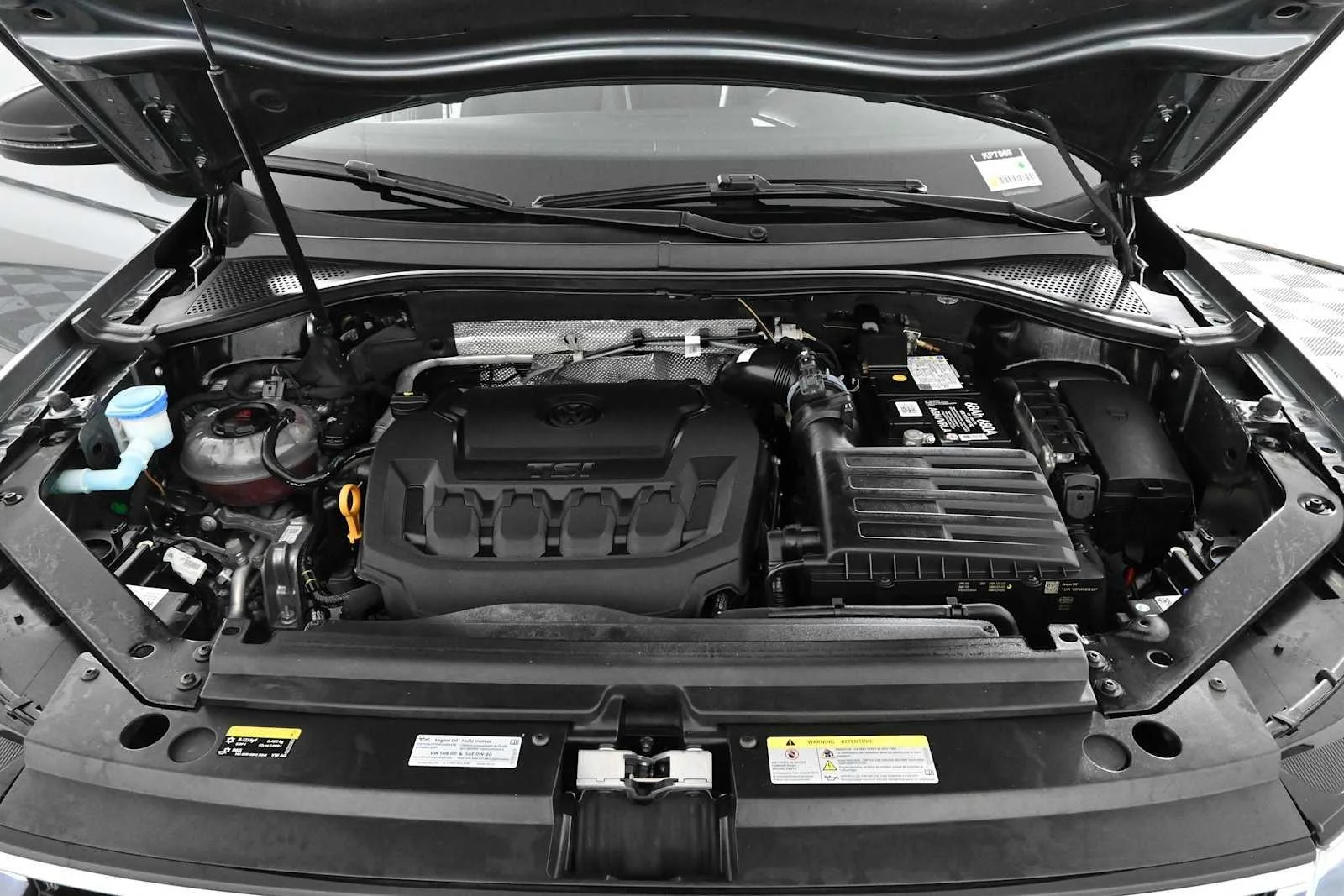 Certified Used 2023  VOLKSWAGEN SE image 30