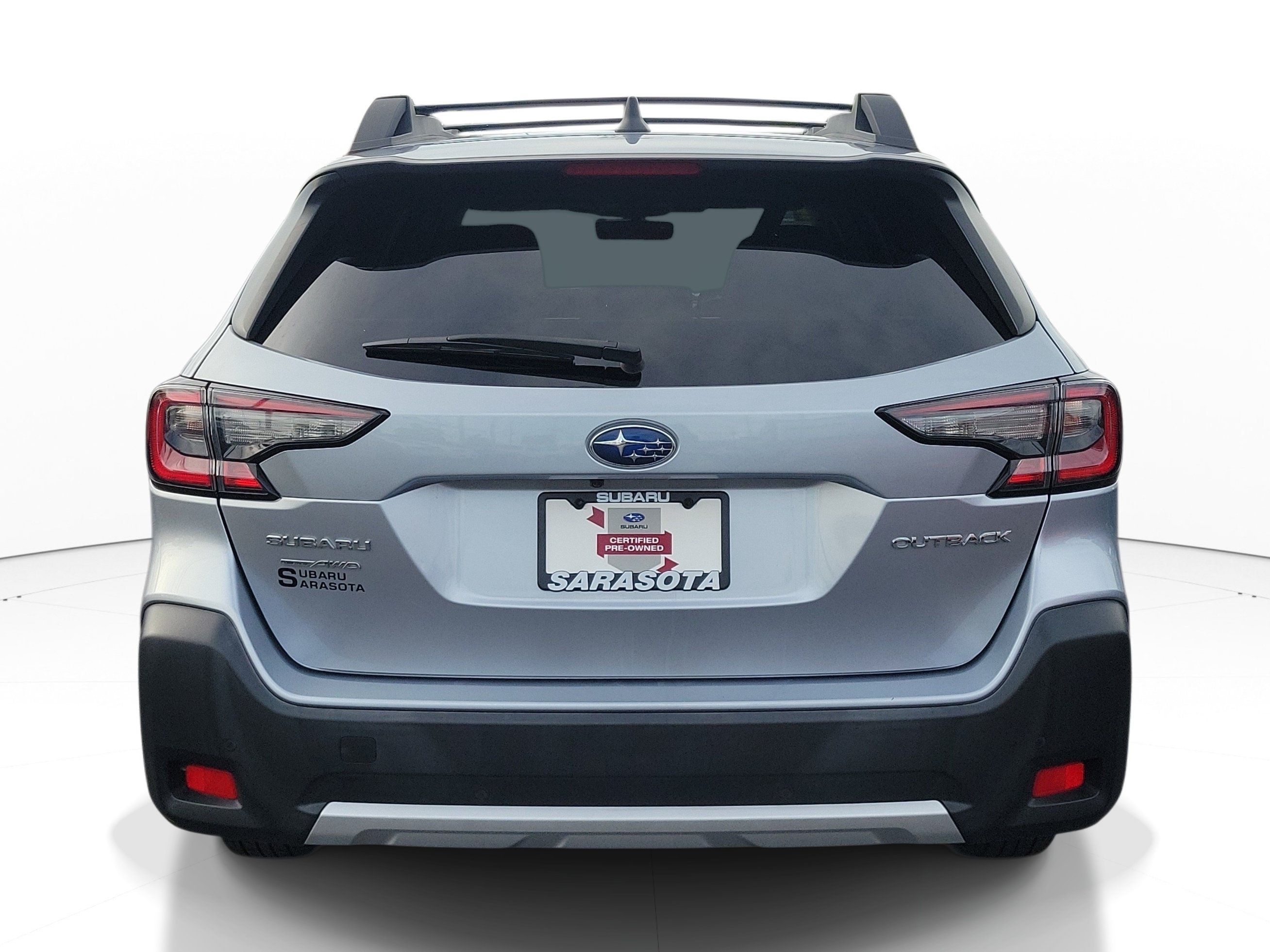 Used 2024 Ice Silver Metallic Subaru Limited image 5