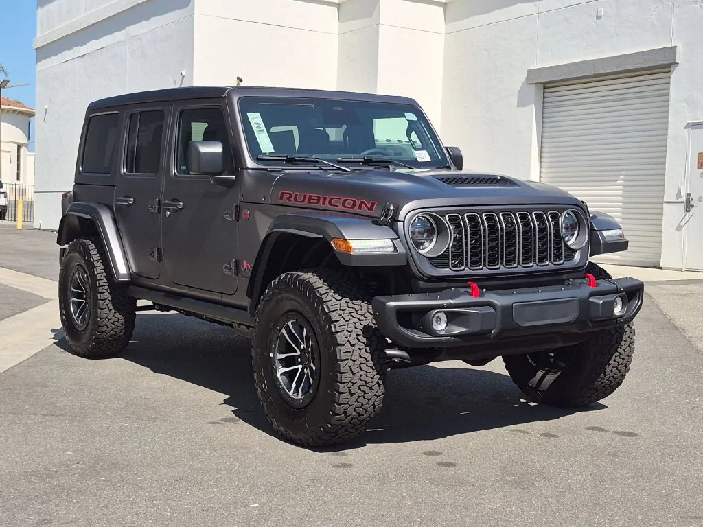 New 2026 Granite Crystal Metallic Clear-Coat Exterior Paint Jeep Rubicon X image 3