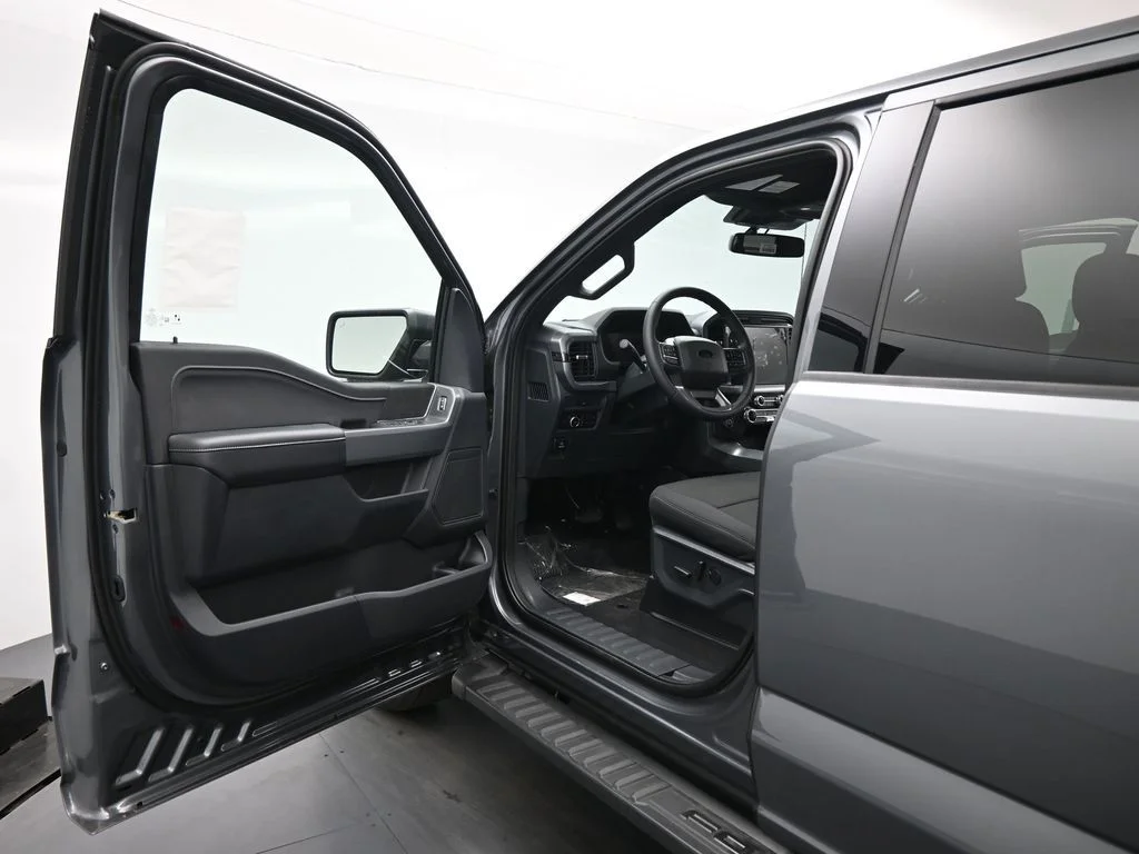 New 2026 Carbonized Gray Metallic Ford XLT image 8