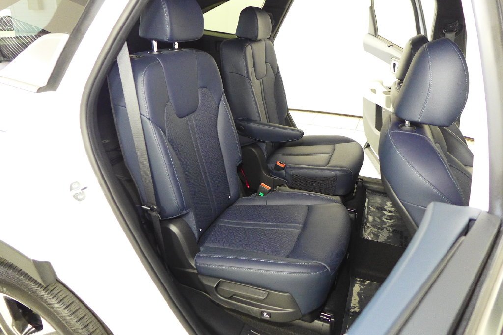 Used 2023 Snow White Pearl Kia SX Prestige image 19