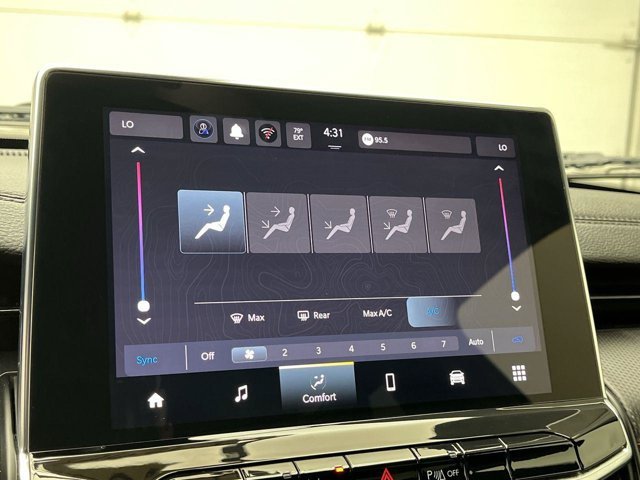 Used 2025 Red Hot Pearlcoat Jeep Trailhawk image 19
