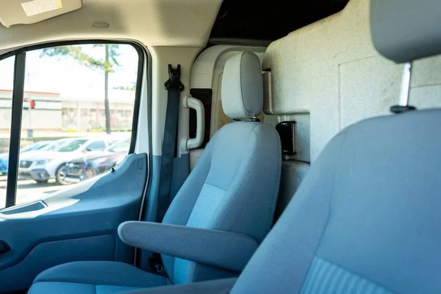 Used 2016 Oxford White Ford Base image 27