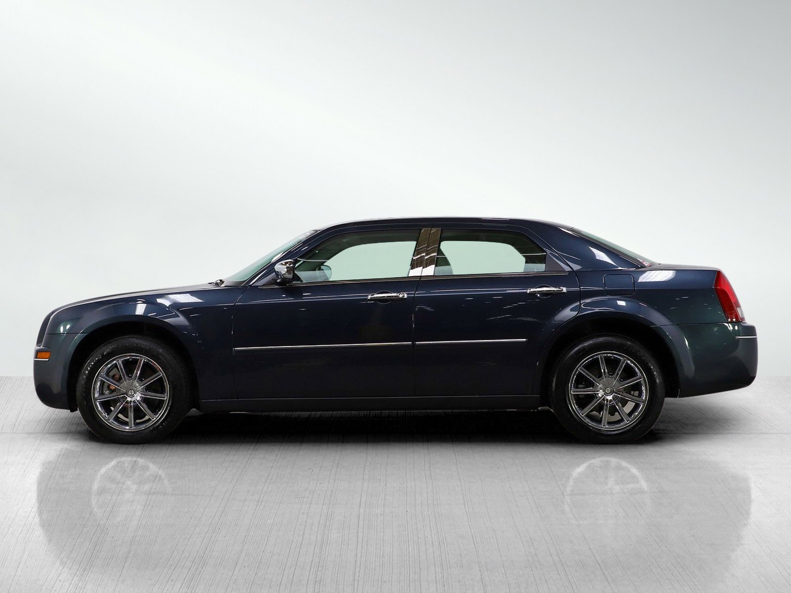 Used 2007 Chrysler 300 Limited with VIN 2C3KK53G17H775829 for sale in South Saint Paul, Minnesota