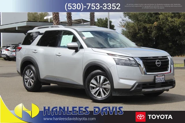 2025 Nissan Pathfinder SL