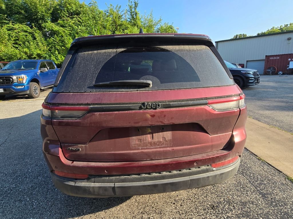 Used 2023 Red Jeep Altitude X image 6