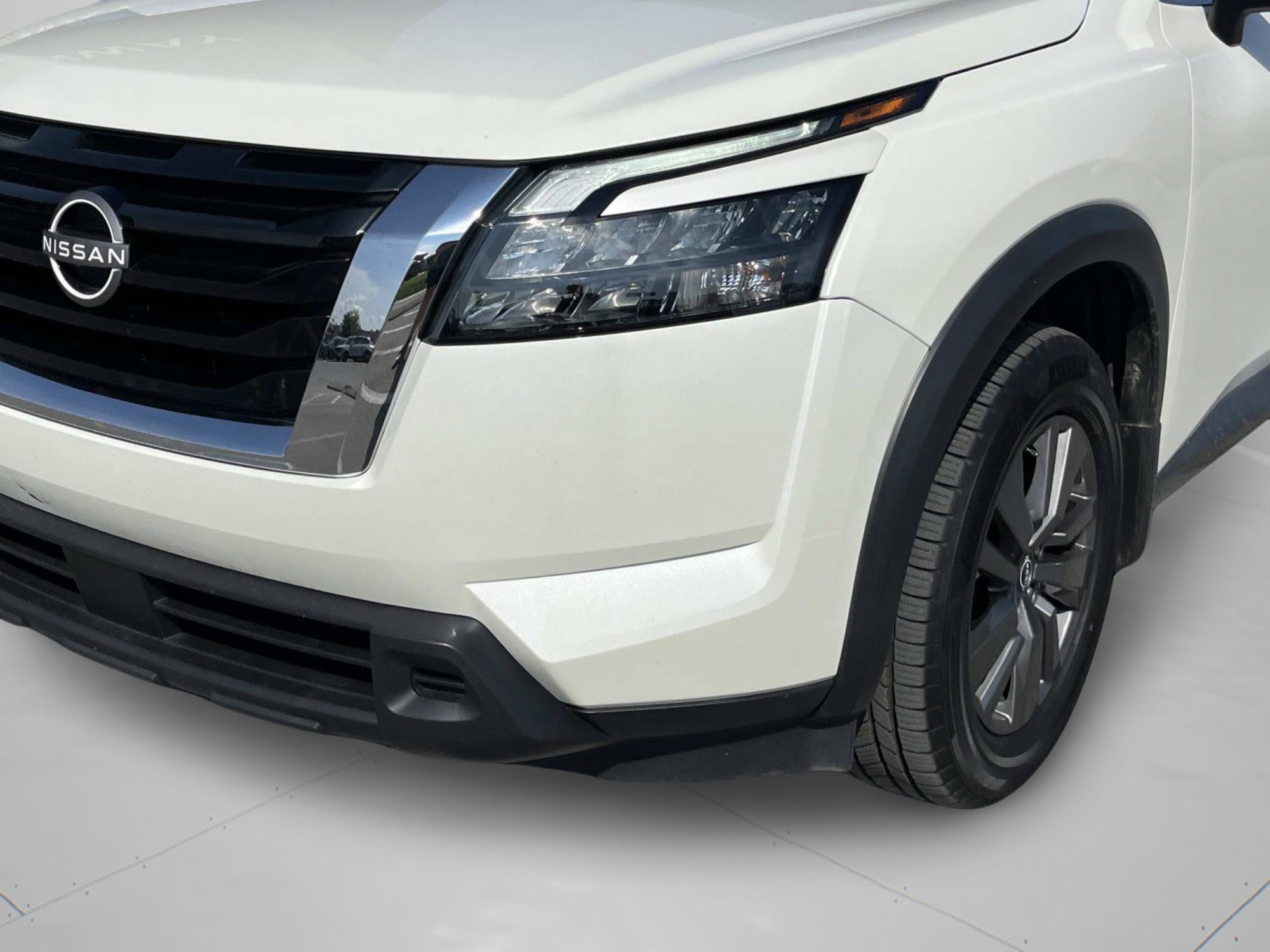 Used 2023 Pearl White Tricoat Nissan SV image 34
