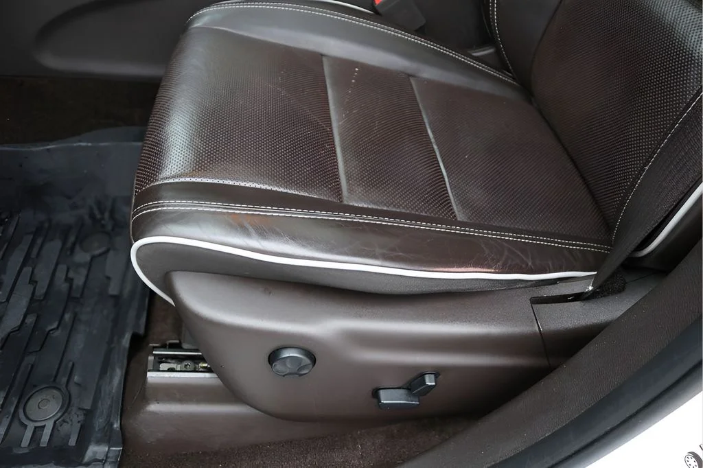 Used 2019 Off-white Jeep Overland image 14