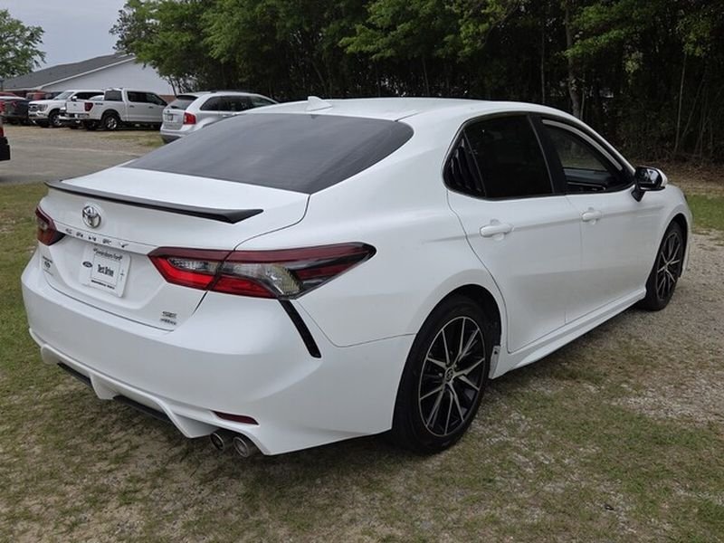 Used 2023 Ice Toyota SE image 13