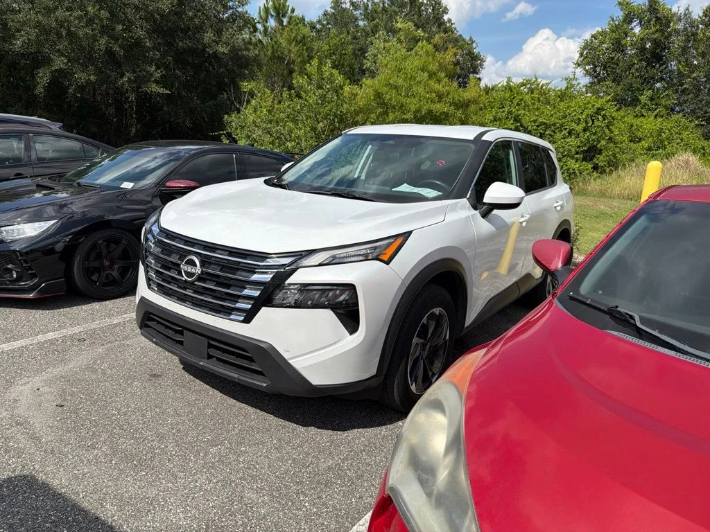 Used 2025 White Nissan SV image 1