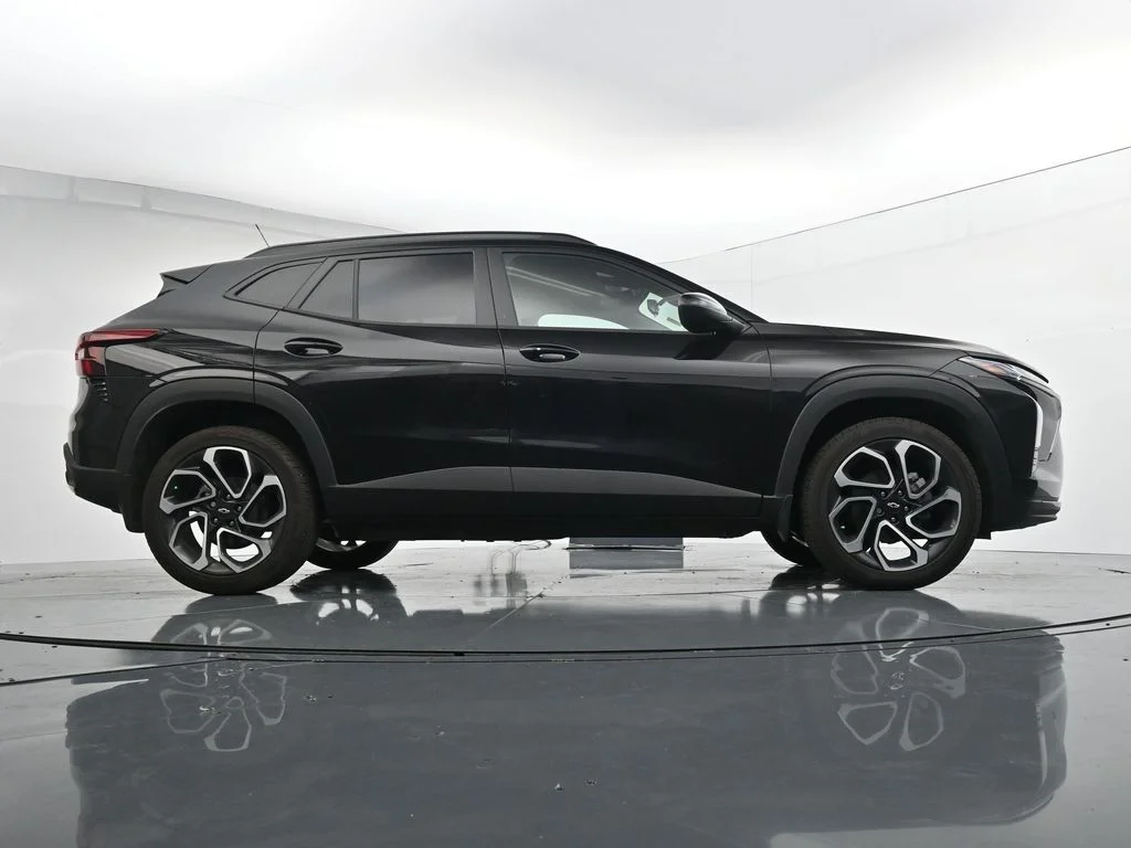 Used 2025 Black Chevrolet 2RS image 36