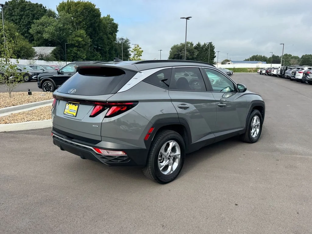 Used 2024 Gray Hyundai SEL image 3