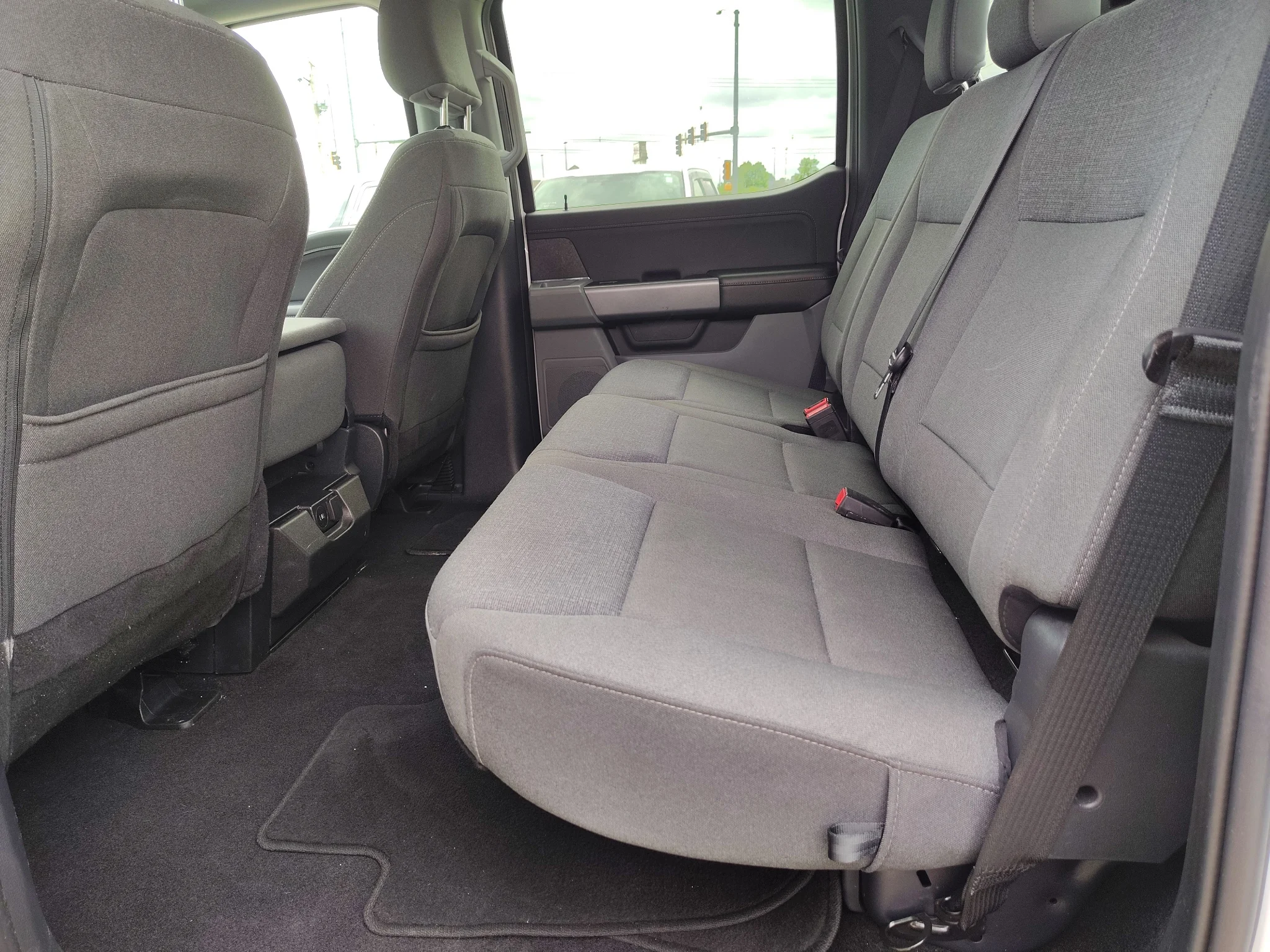 Used 2025 Oxford White Ford XLT image 12