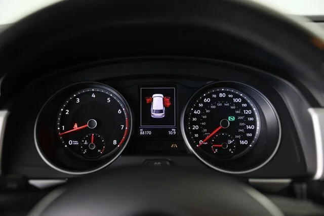 Used 2019 Black Volkswagen 3.6L V6 SE image 7