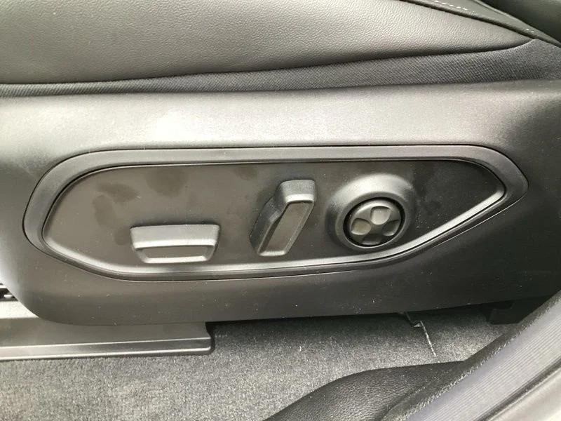 New 2026 Silver Zynith Exterior Paint Jeep Altitude image 26