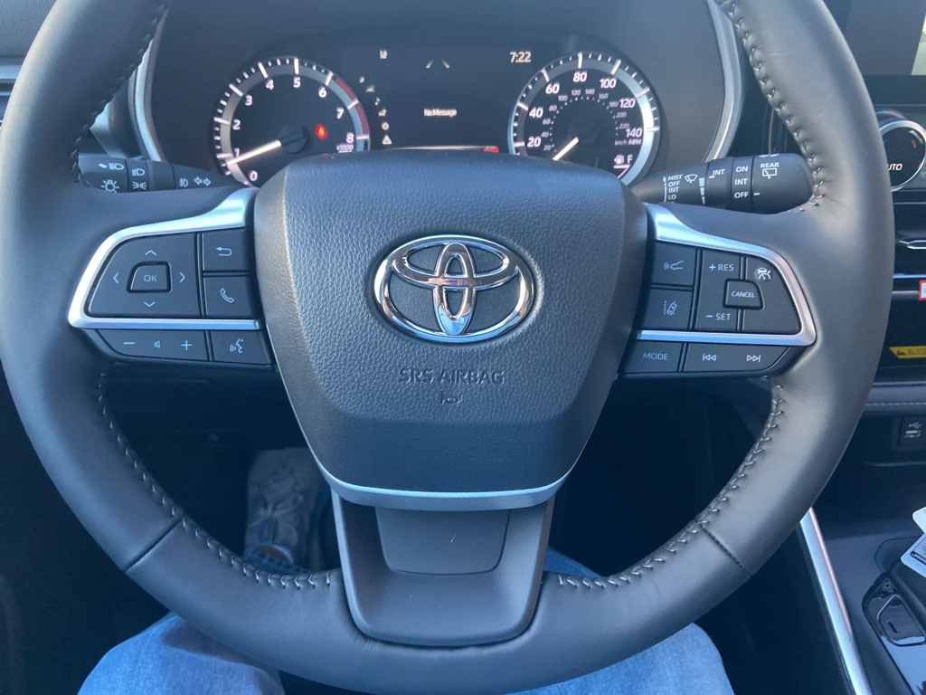 2026 Toyota Highlander XLE - Photo 26