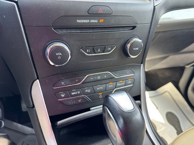 Used 2018 White Ford SEL image 22