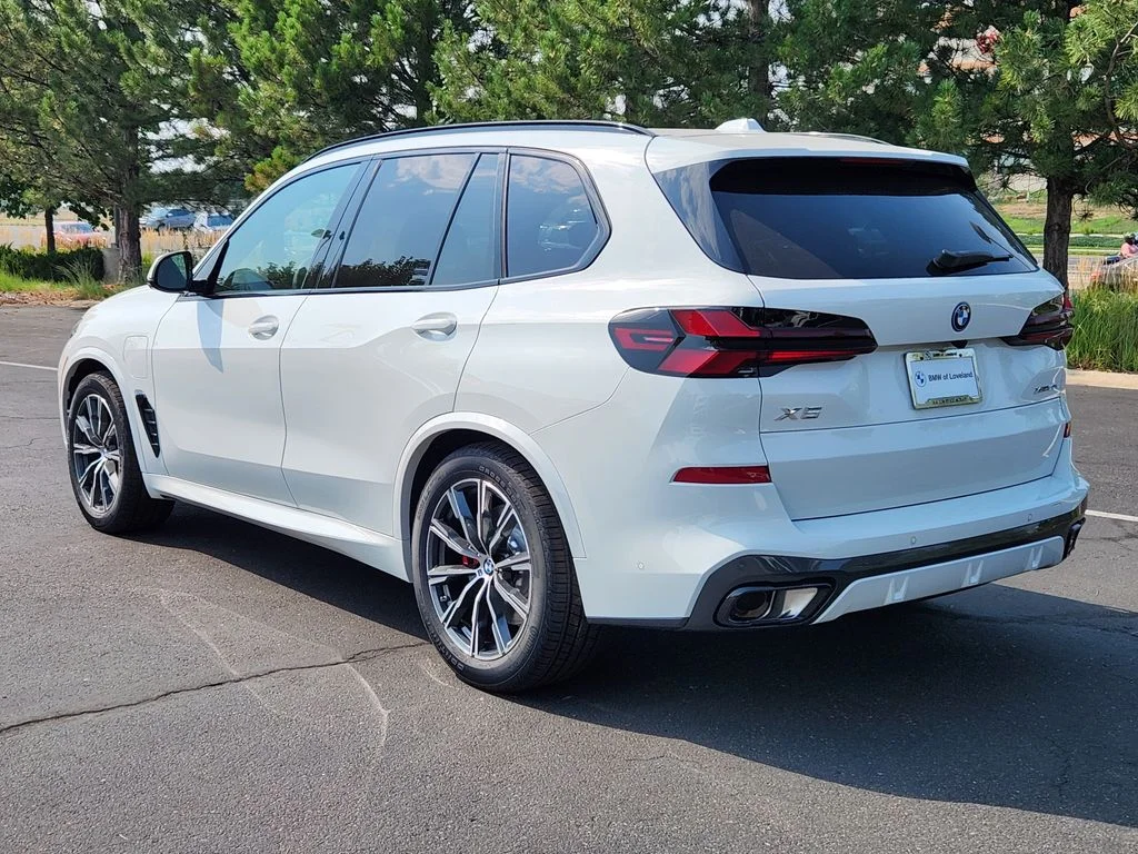 New 2026 Alpine White BMW xDrive50e image 3