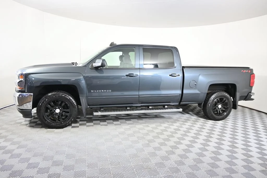 Used 2018 Chevrolet Silverado 1500 LT with VIN 3GCUKREC3JG468661 for sale in Forest Lake, Minnesota